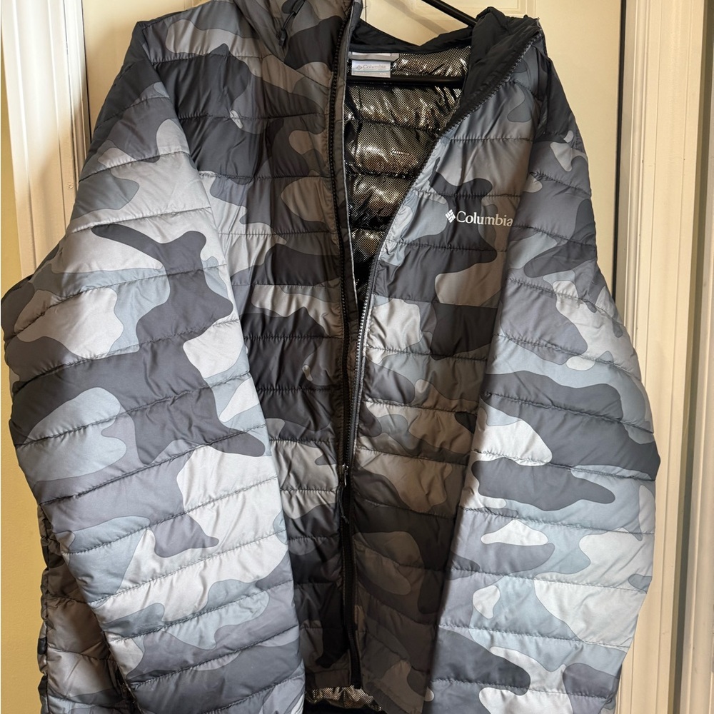 Columbia Black and Gray Patterned Jacket